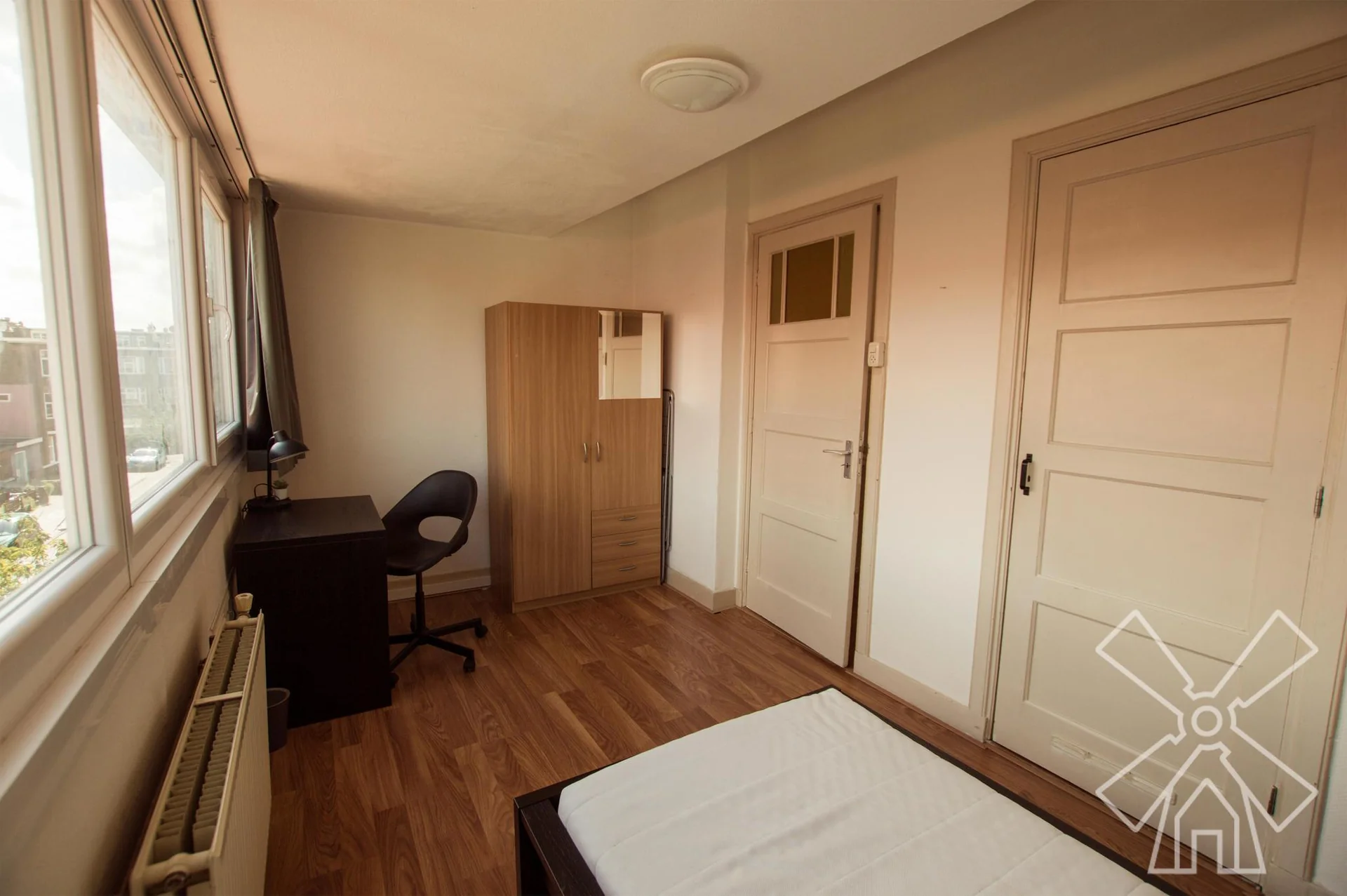 geblurde versie van de foto als achtergrond