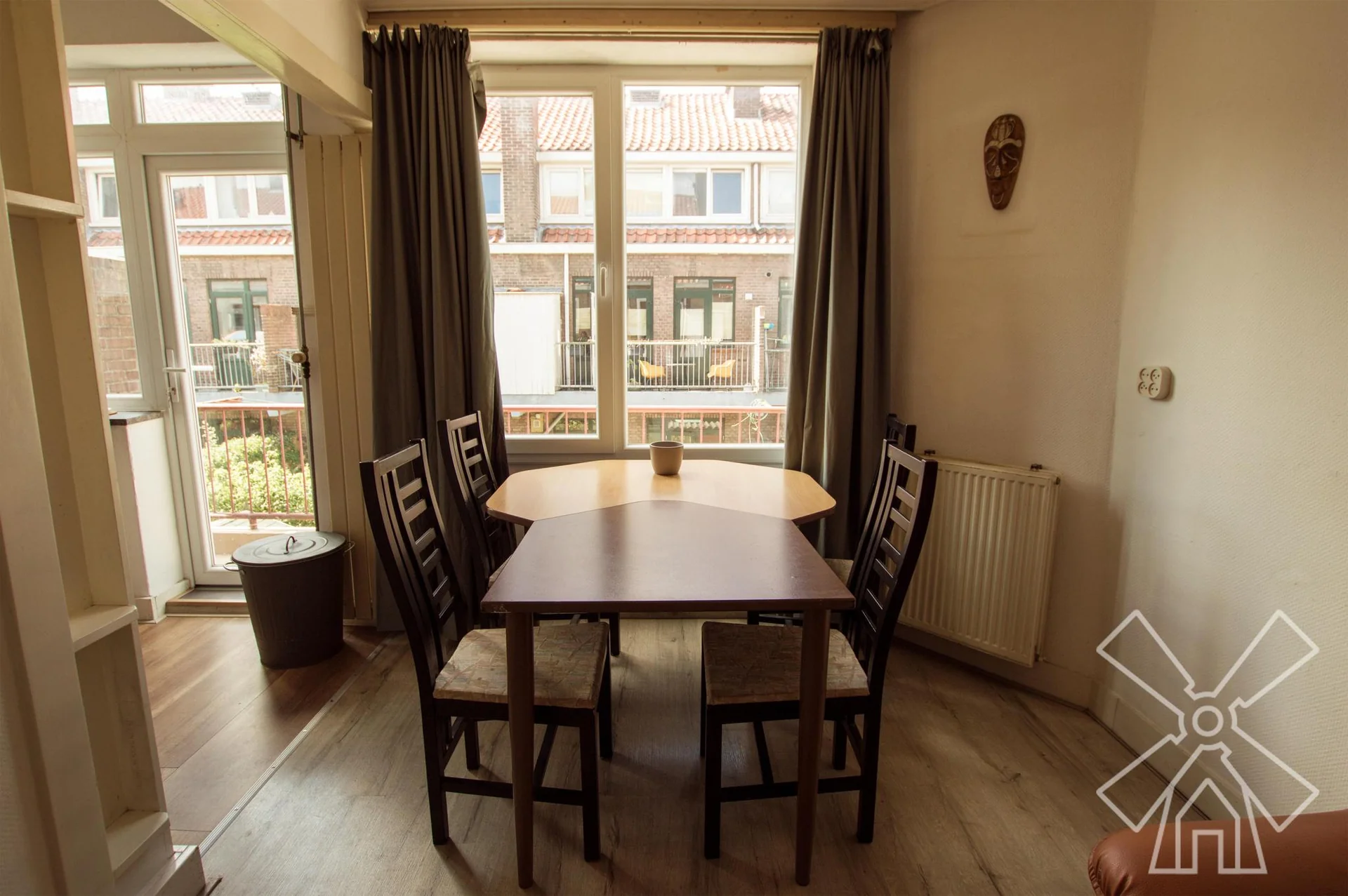 geblurde versie van de foto als achtergrond