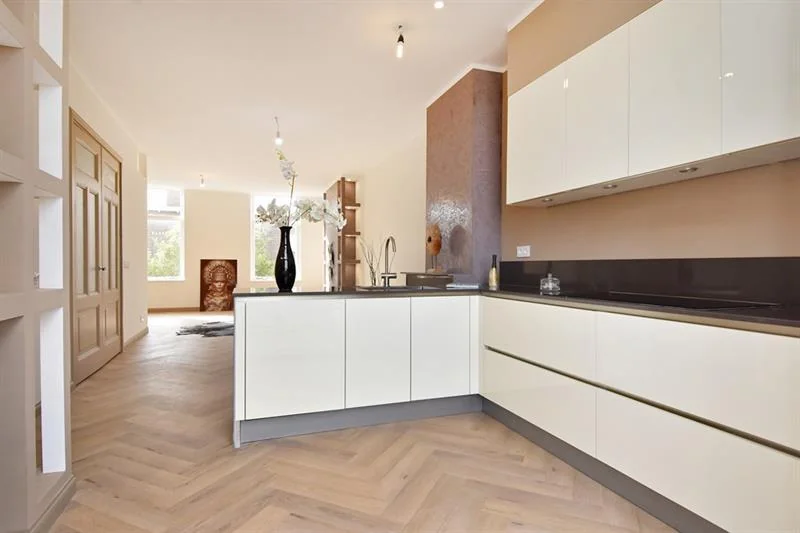 geblurde versie van de foto als achtergrond