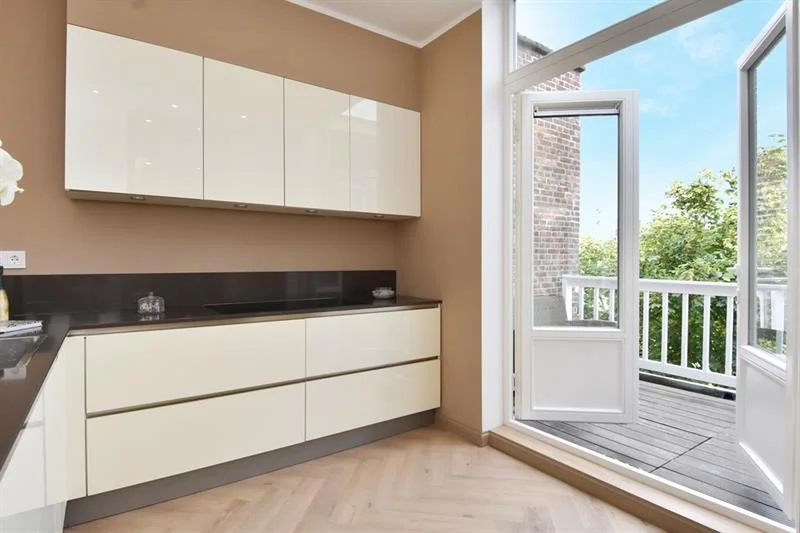 geblurde versie van de foto als achtergrond