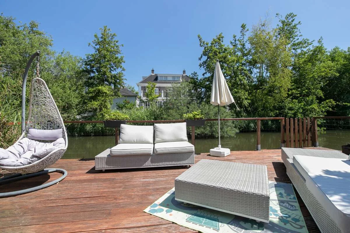 geblurde versie van de foto als achtergrond