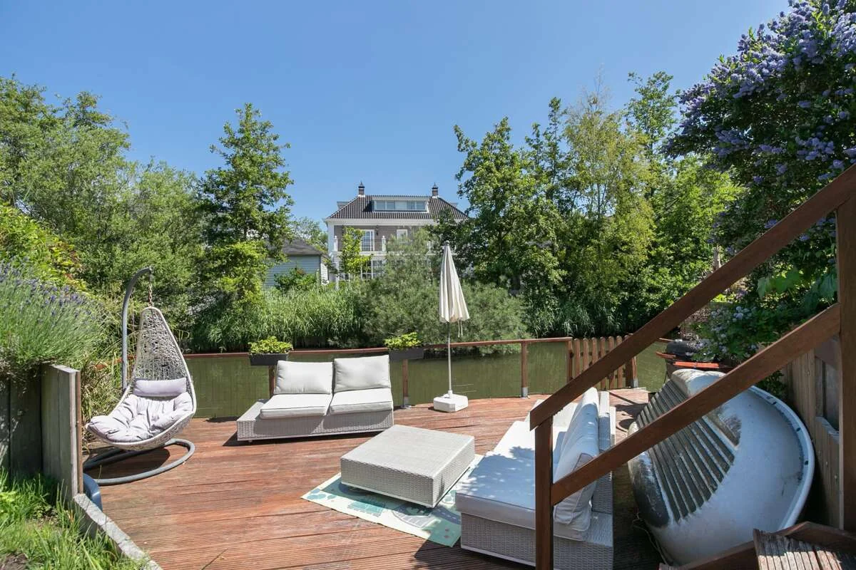 geblurde versie van de foto als achtergrond