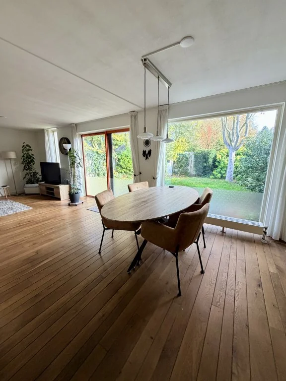 geblurde versie van de foto als achtergrond