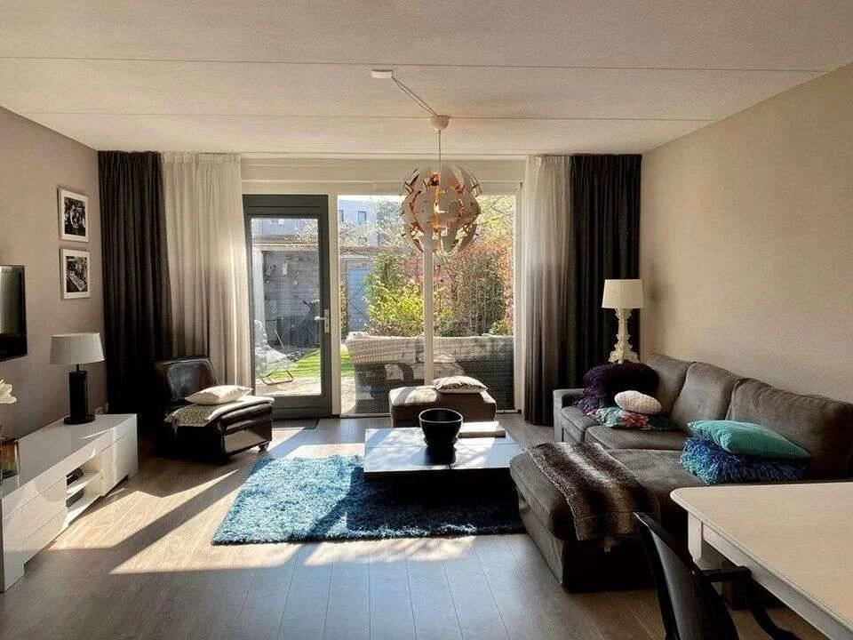 geblurde versie van de foto als achtergrond