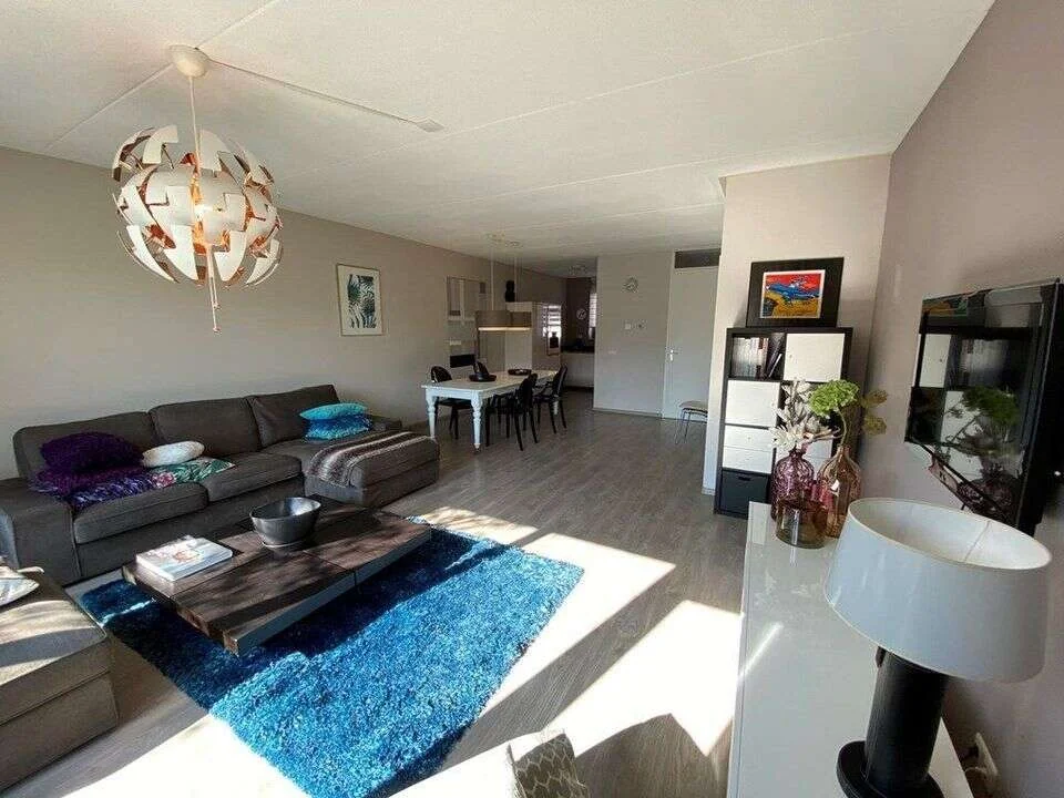 geblurde versie van de foto als achtergrond