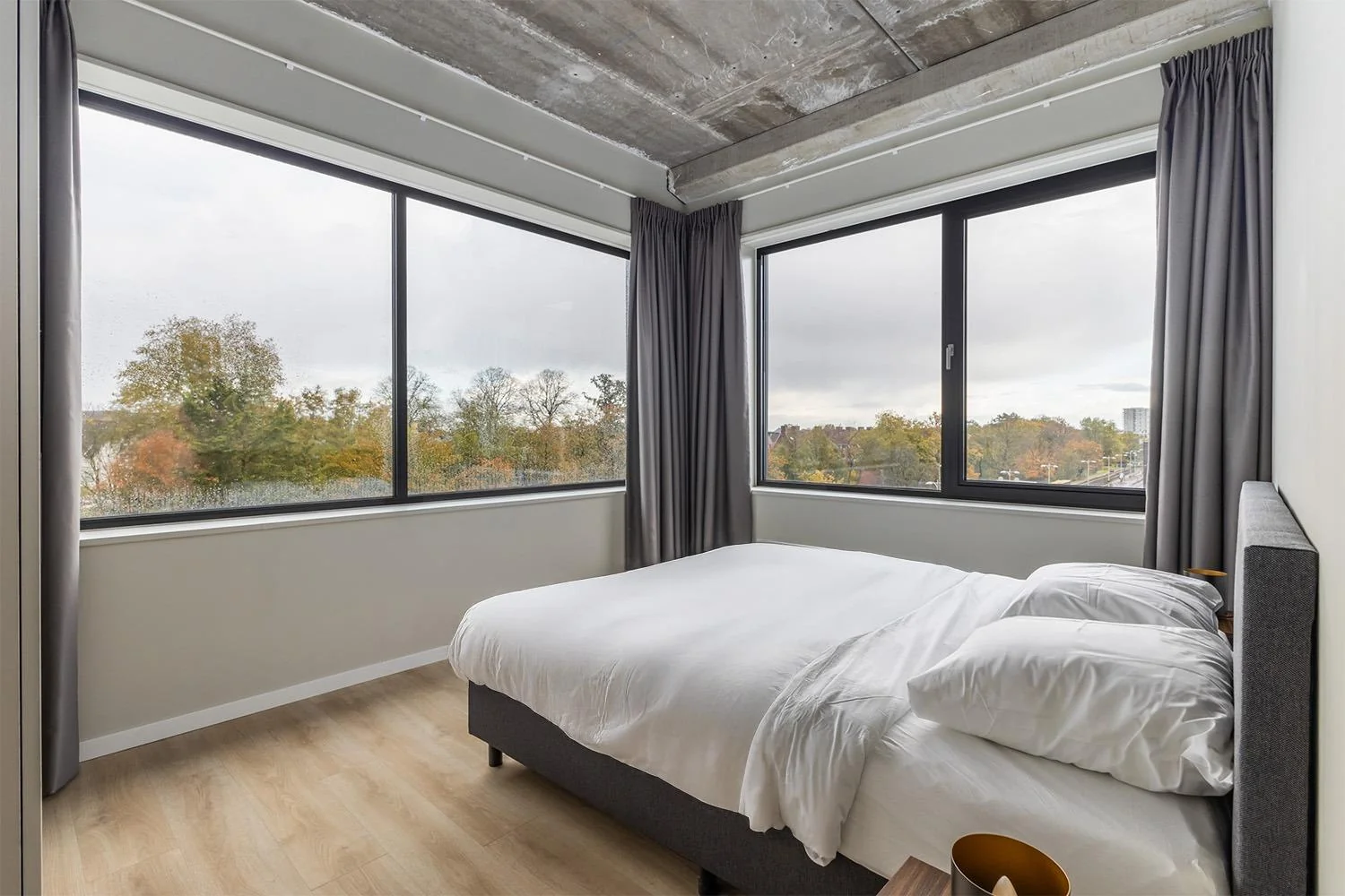 geblurde versie van de foto als achtergrond