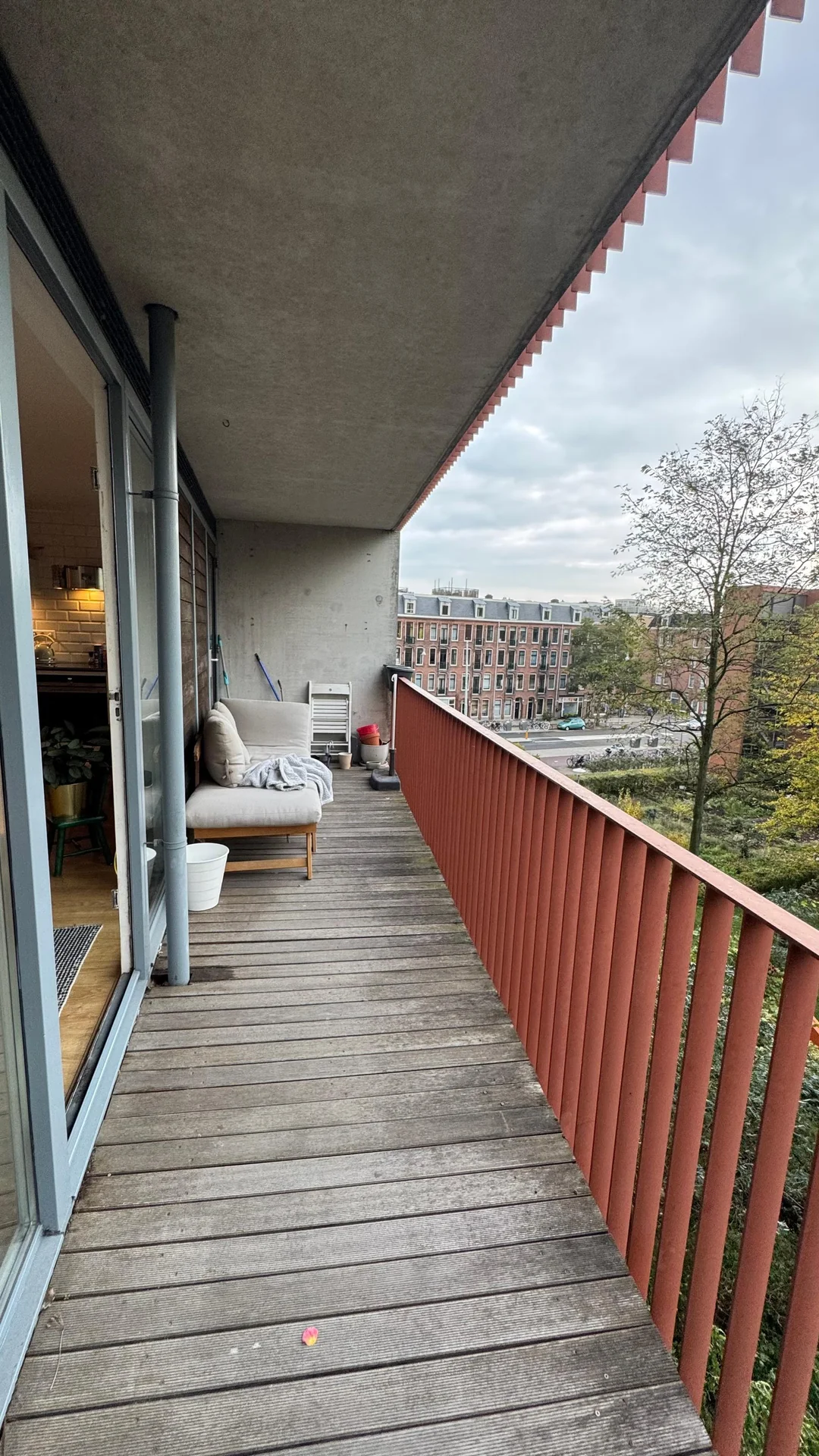 geblurde versie van de foto als achtergrond