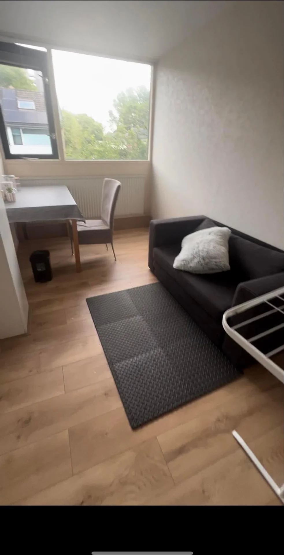 geblurde versie van de foto als achtergrond