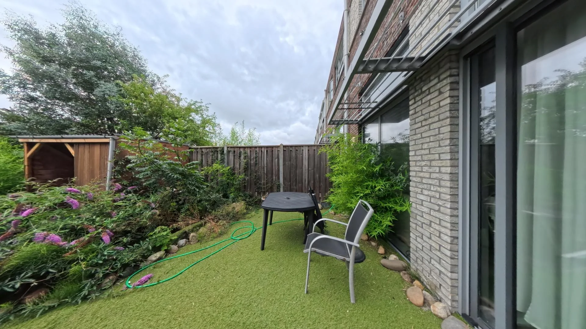 geblurde versie van de foto als achtergrond