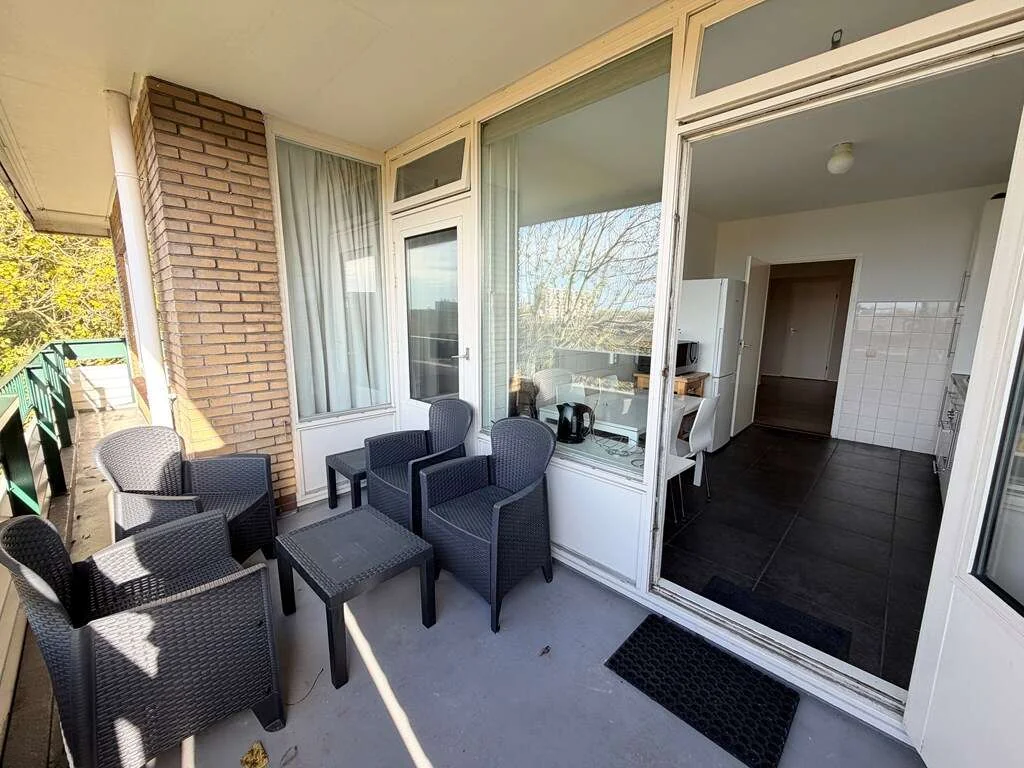 geblurde versie van de foto als achtergrond