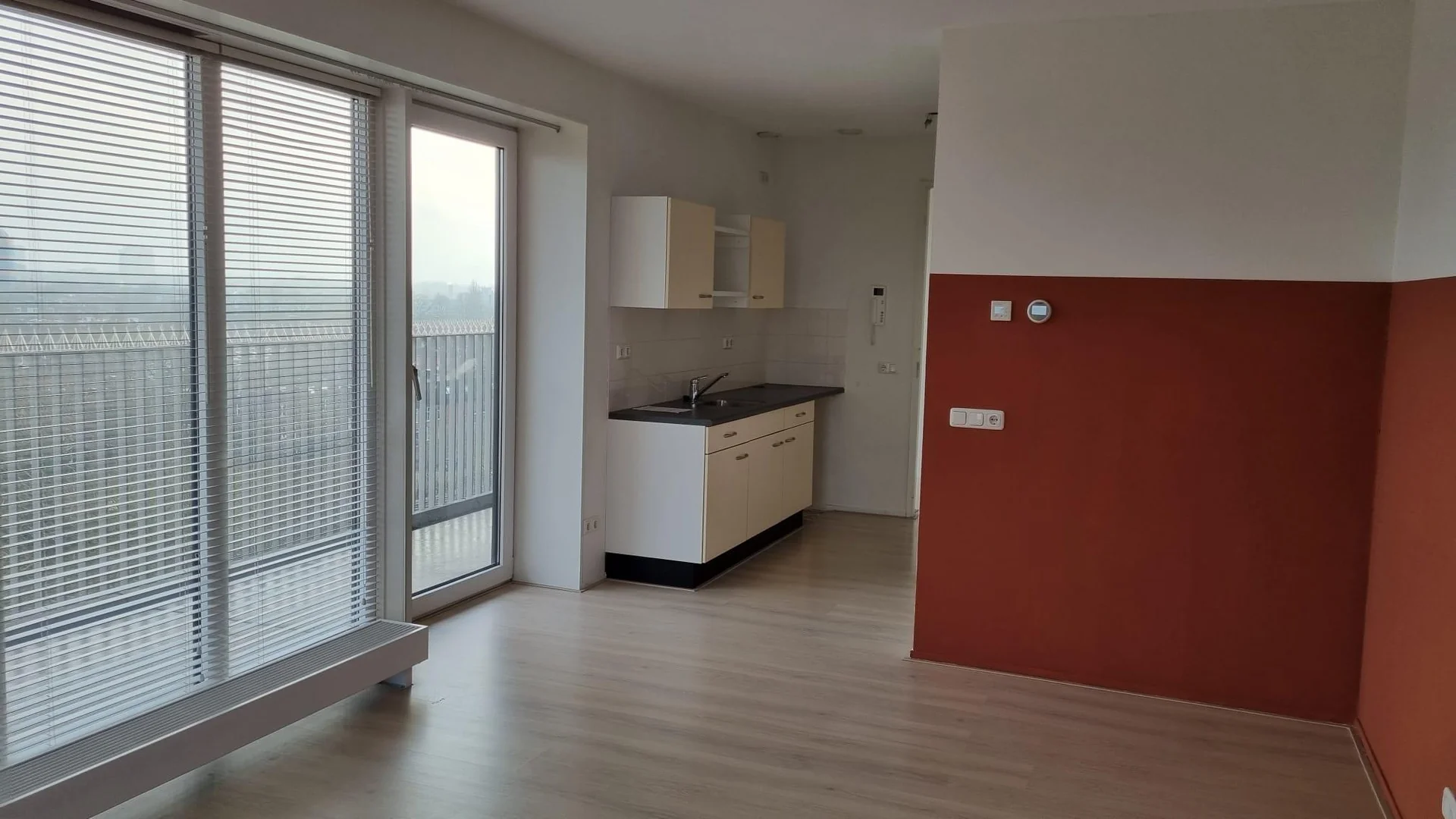 geblurde versie van de foto als achtergrond