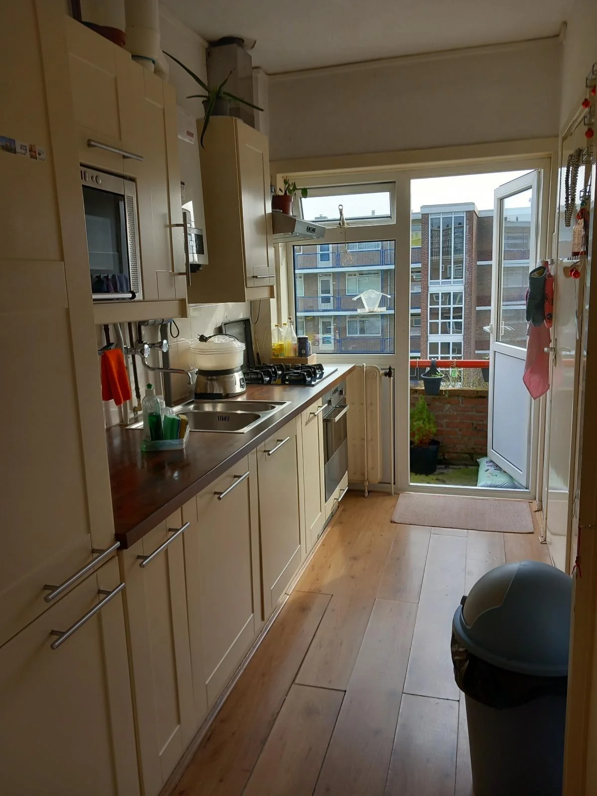 geblurde versie van de foto als achtergrond