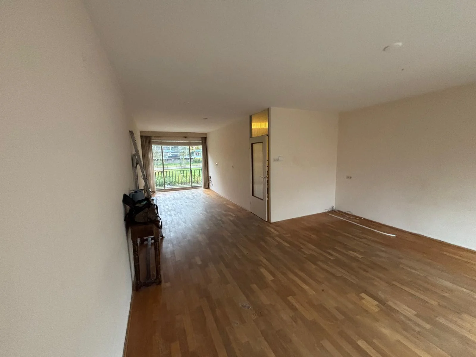 geblurde versie van de foto als achtergrond