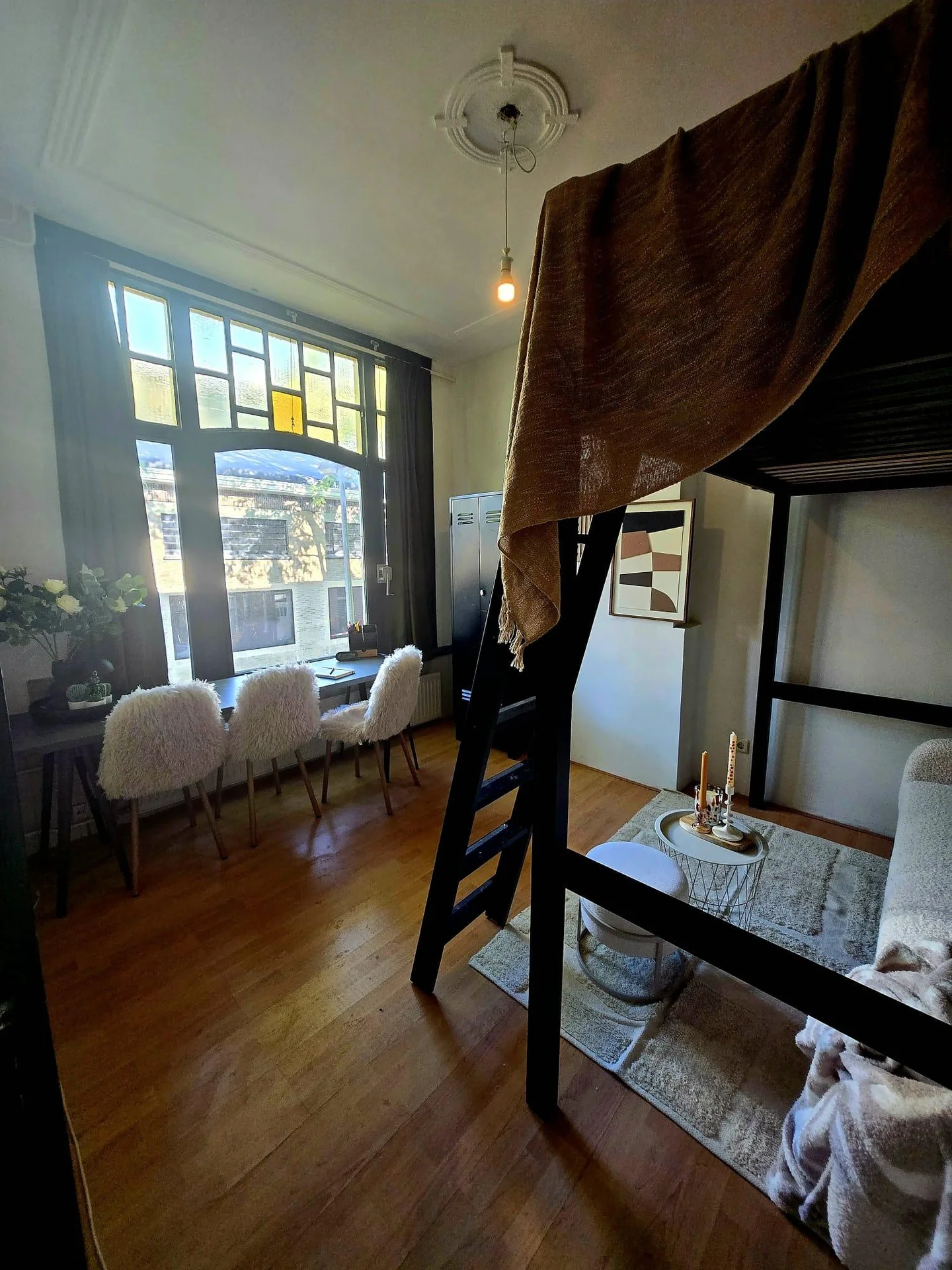 geblurde versie van de foto als achtergrond