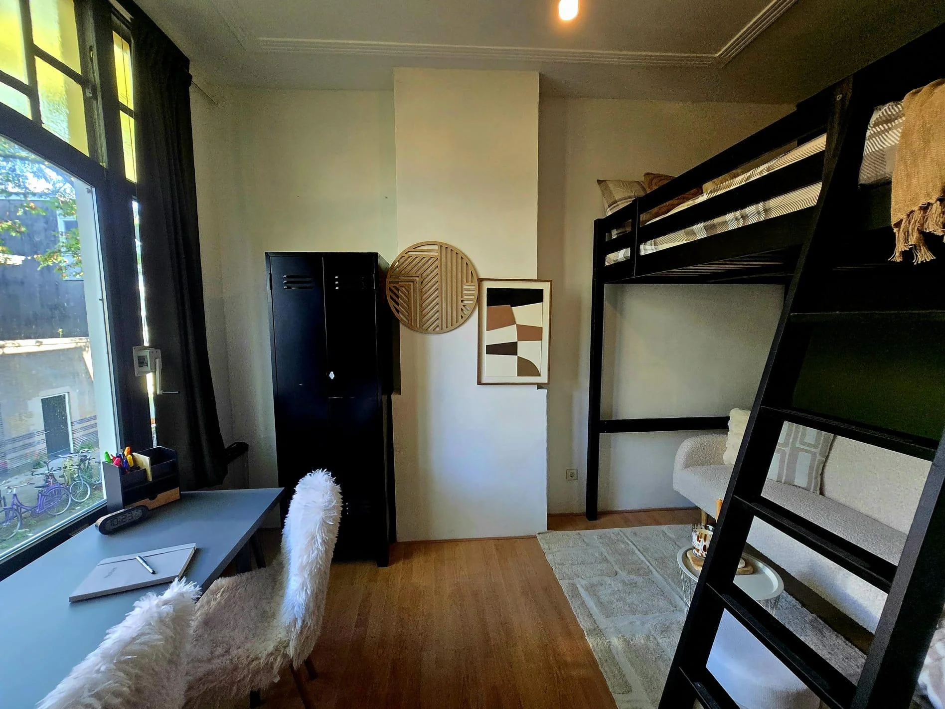 geblurde versie van de foto als achtergrond