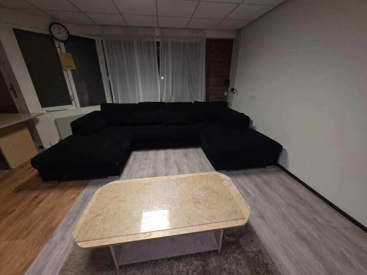 geblurde versie van de foto als achtergrond