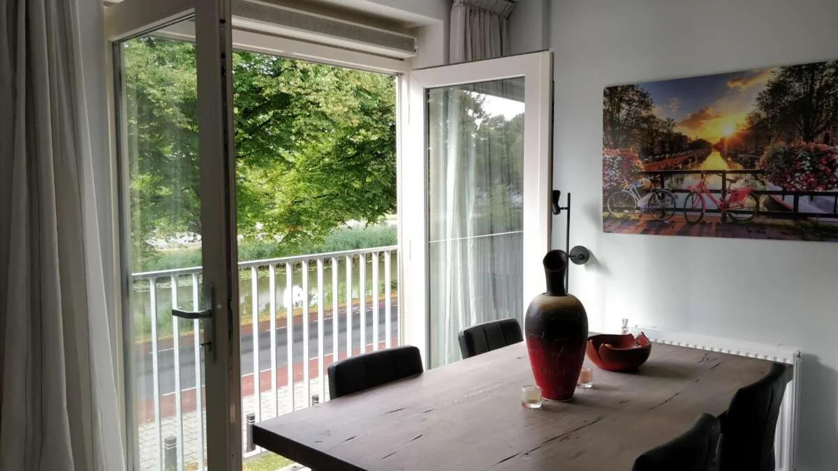 geblurde versie van de foto als achtergrond