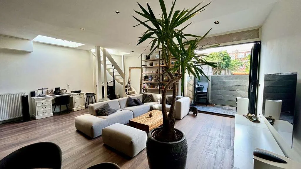 geblurde versie van de foto als achtergrond