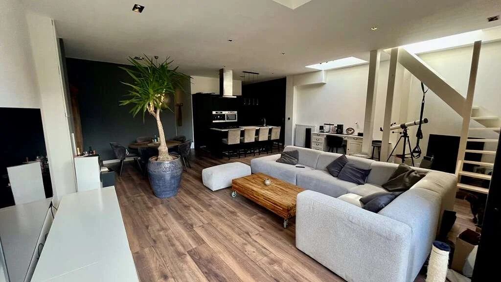 geblurde versie van de foto als achtergrond