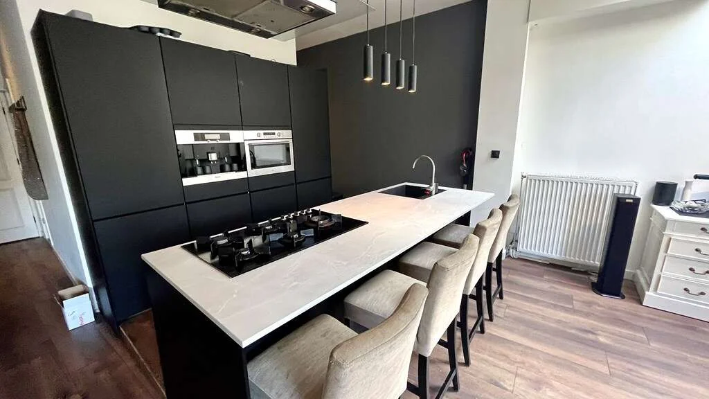 geblurde versie van de foto als achtergrond