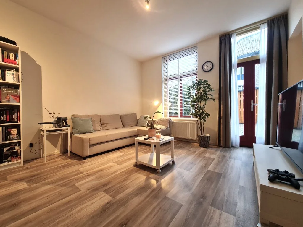 geblurde versie van de foto als achtergrond