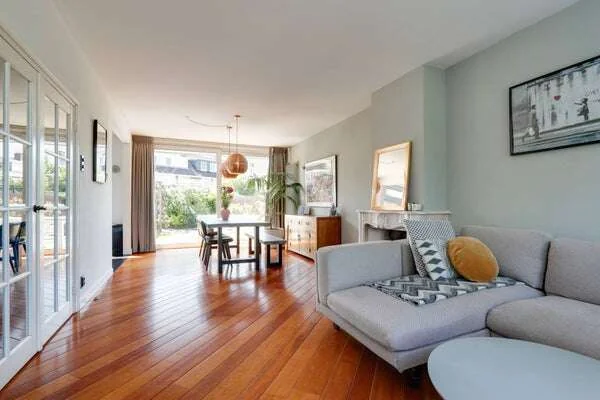 geblurde versie van de foto als achtergrond