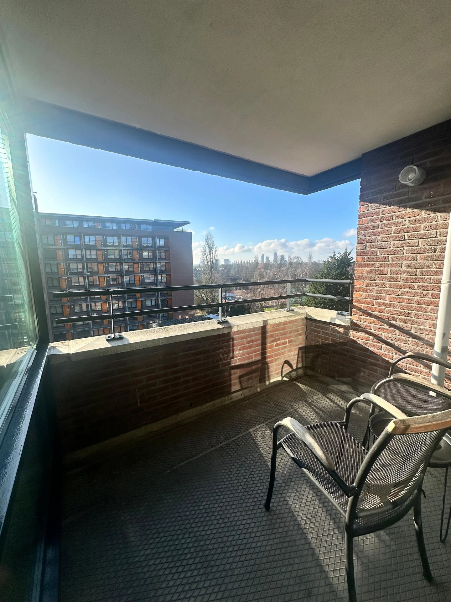 geblurde versie van de foto als achtergrond