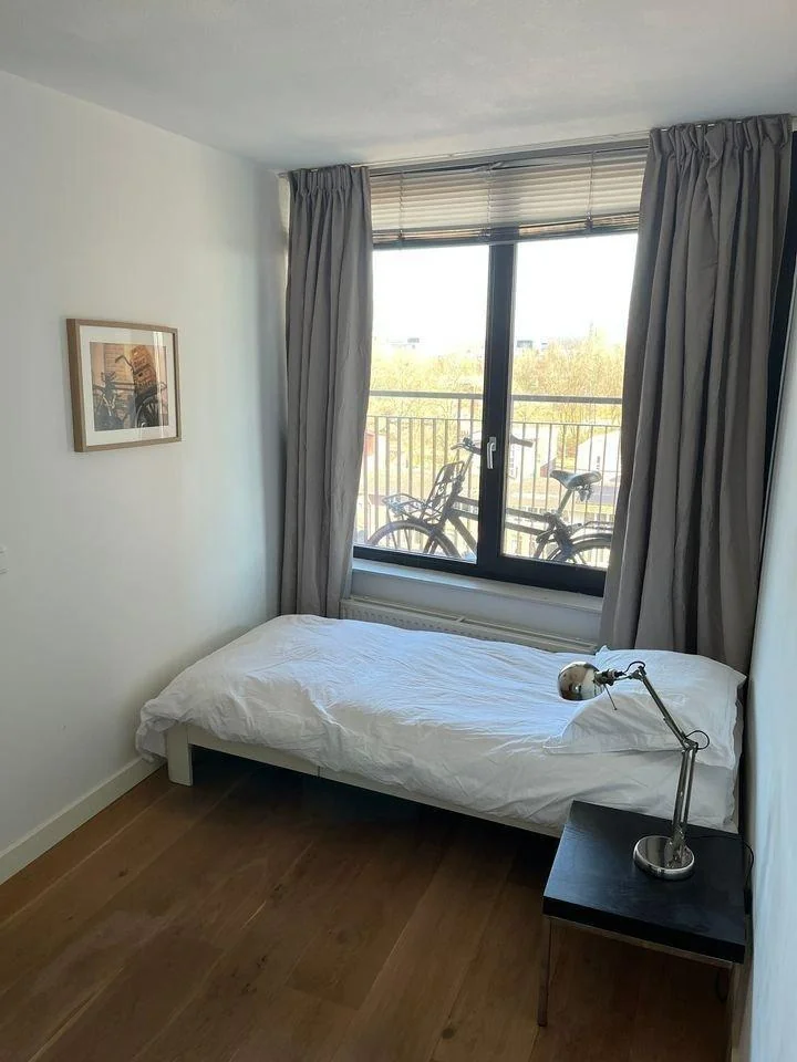 geblurde versie van de foto als achtergrond