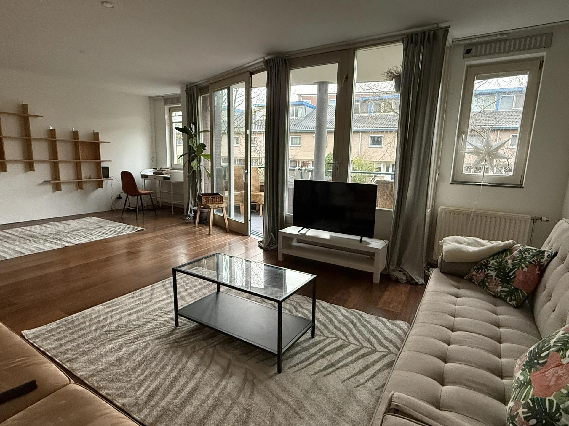 geblurde versie van de foto als achtergrond