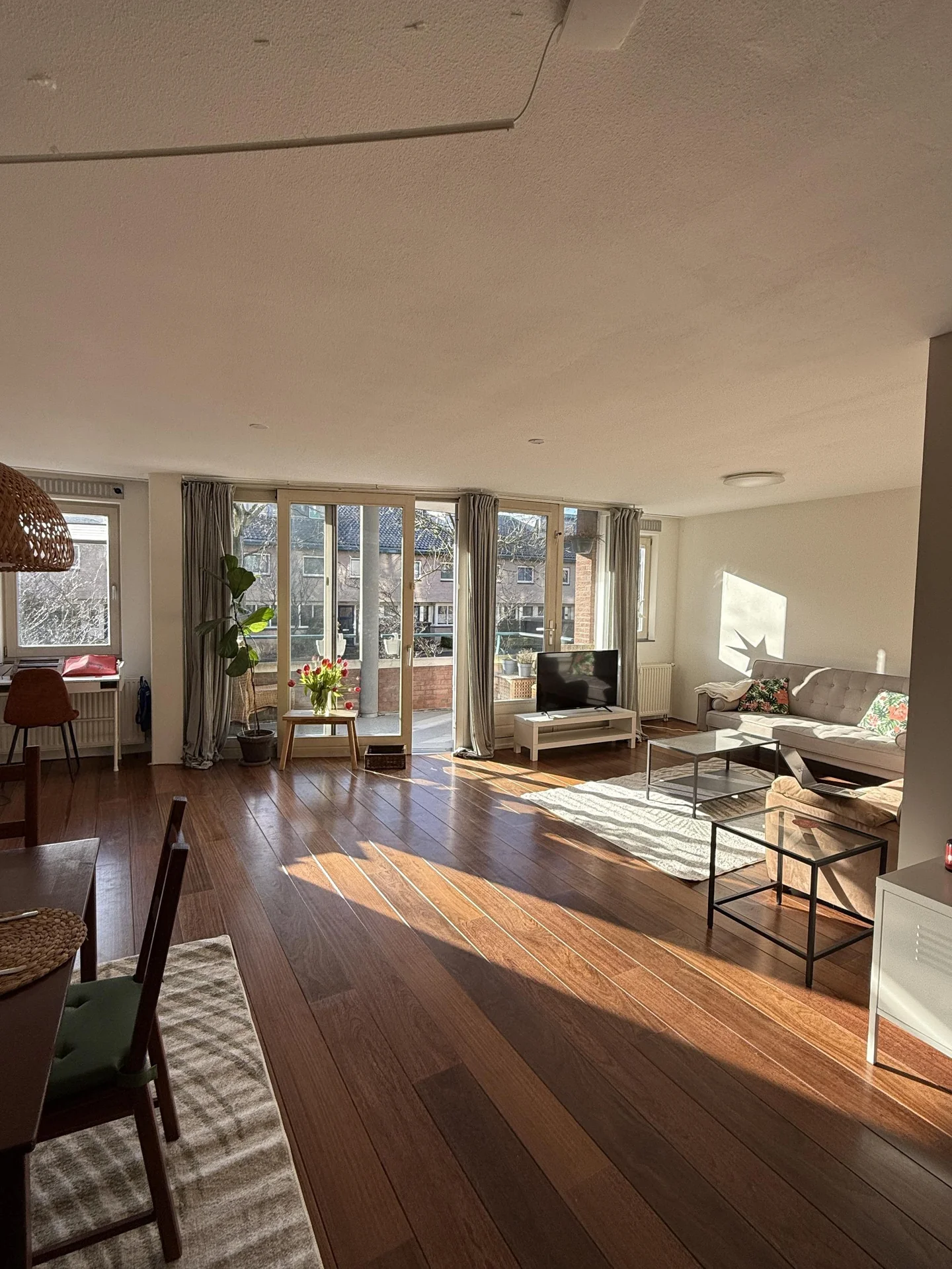 geblurde versie van de foto als achtergrond