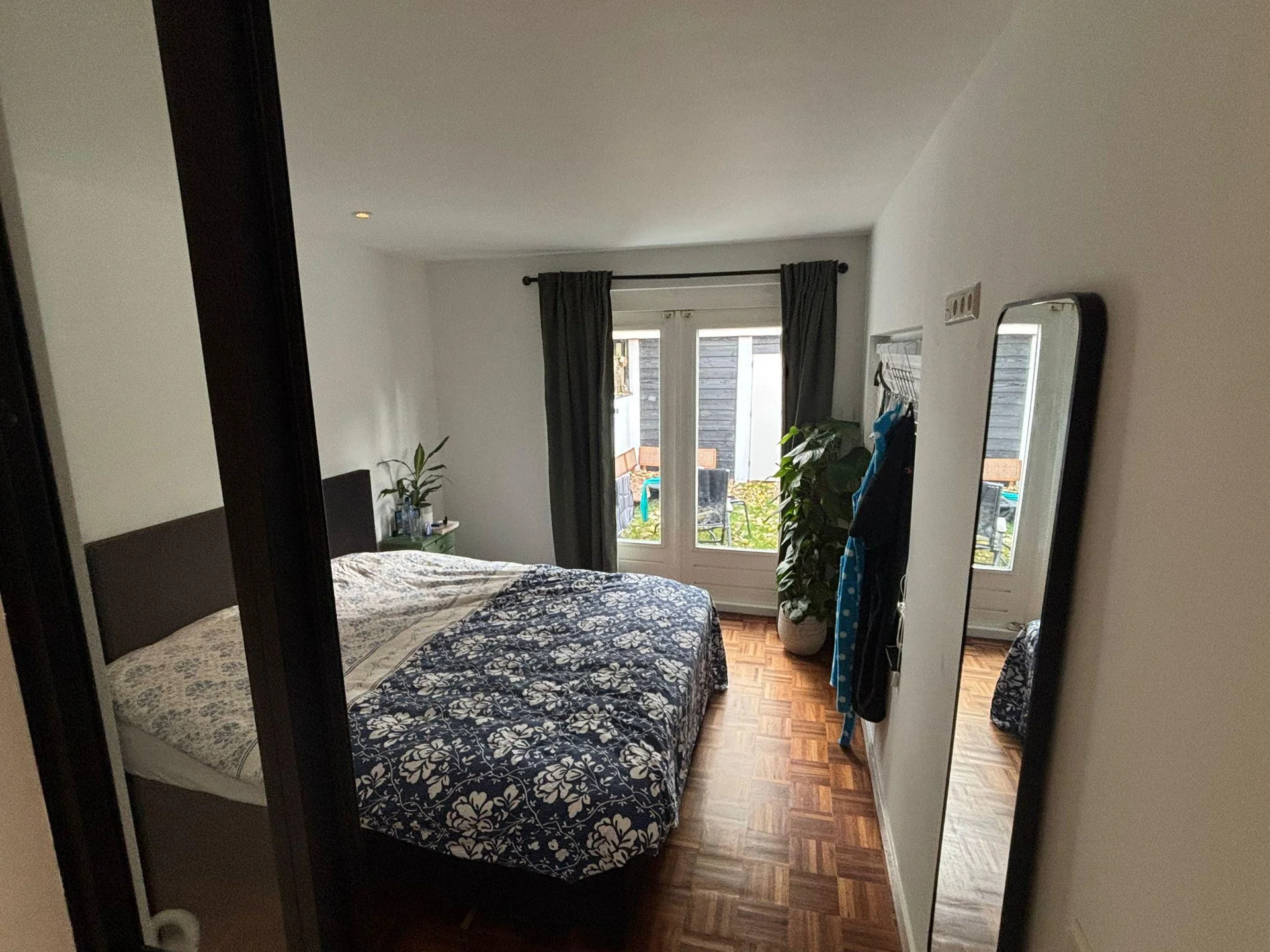 geblurde versie van de foto als achtergrond