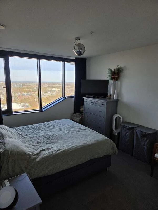 geblurde versie van de foto als achtergrond