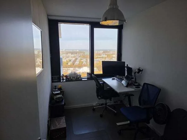 geblurde versie van de foto als achtergrond