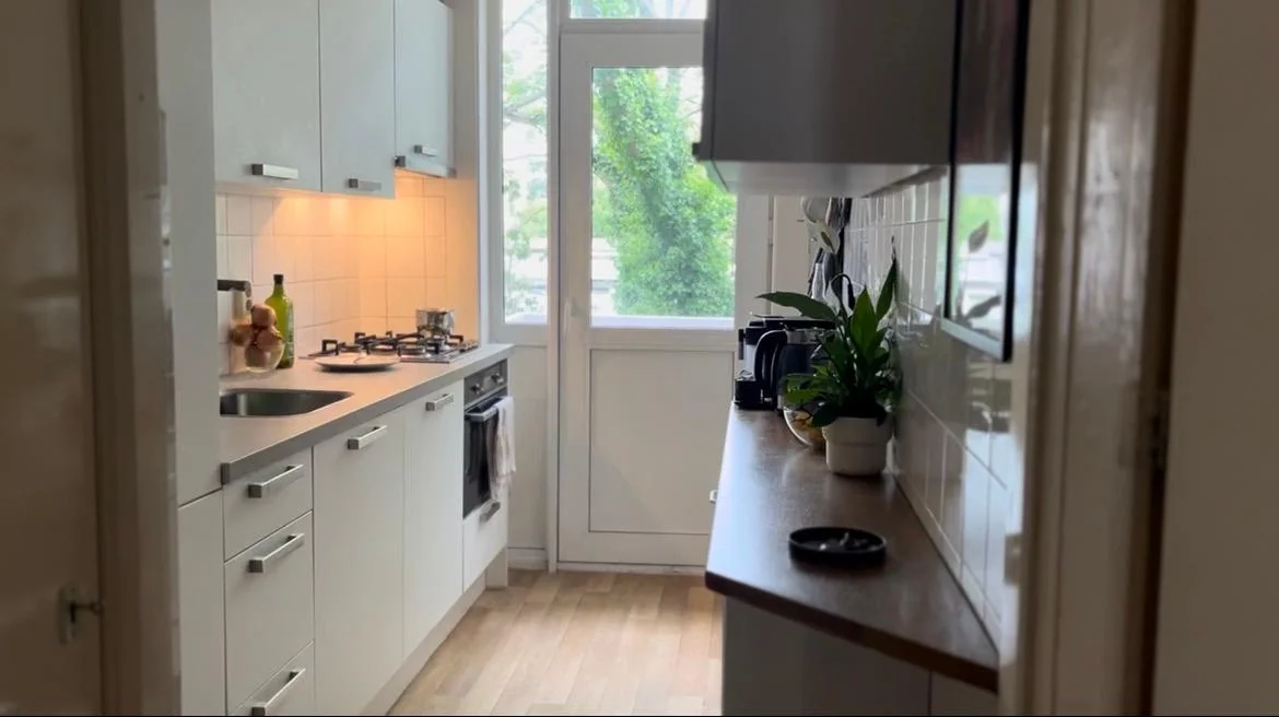 geblurde versie van de foto als achtergrond