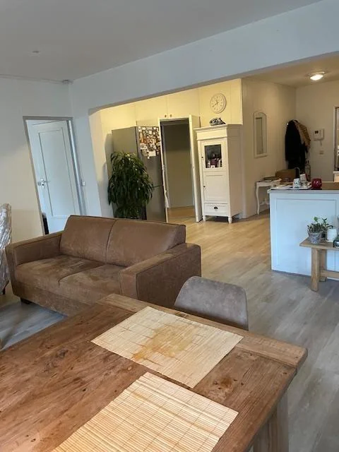 geblurde versie van de foto als achtergrond