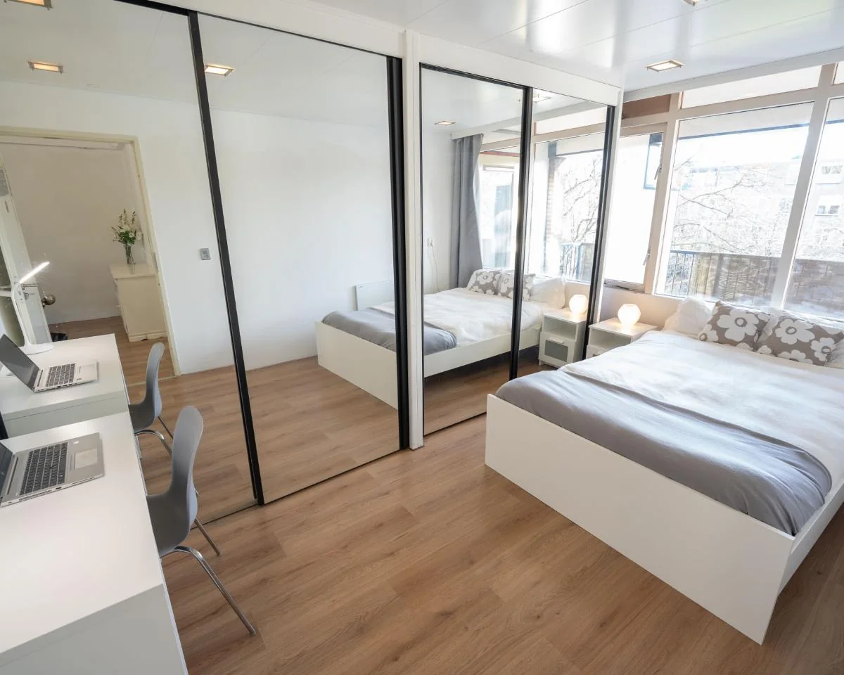 geblurde versie van de foto als achtergrond