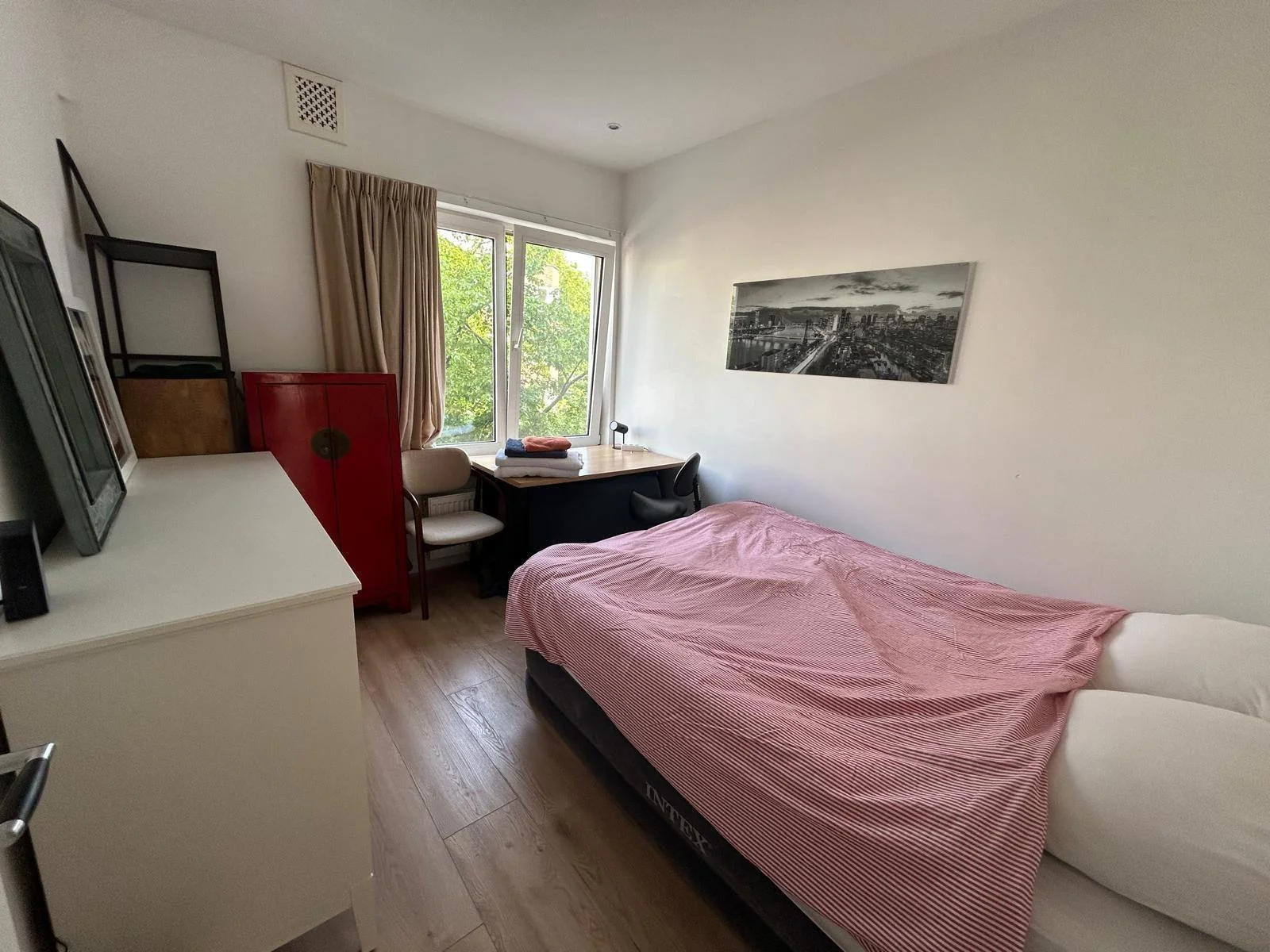 geblurde versie van de foto als achtergrond