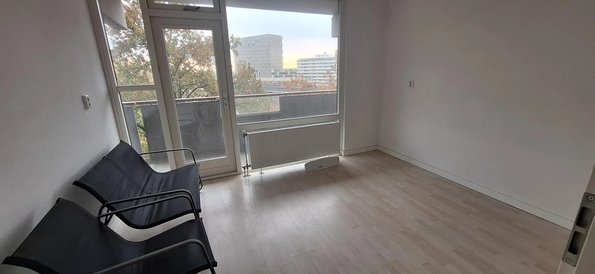 geblurde versie van de foto als achtergrond