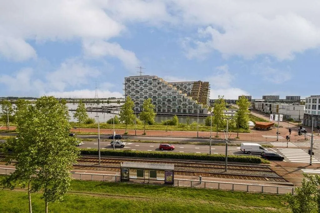 geblurde versie van de foto als achtergrond