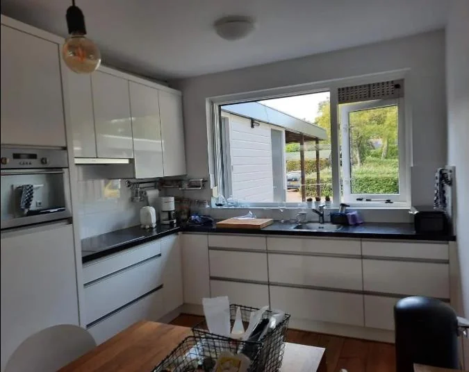 geblurde versie van de foto als achtergrond