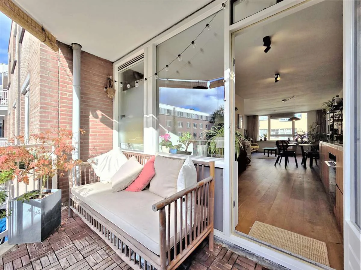 geblurde versie van de foto als achtergrond