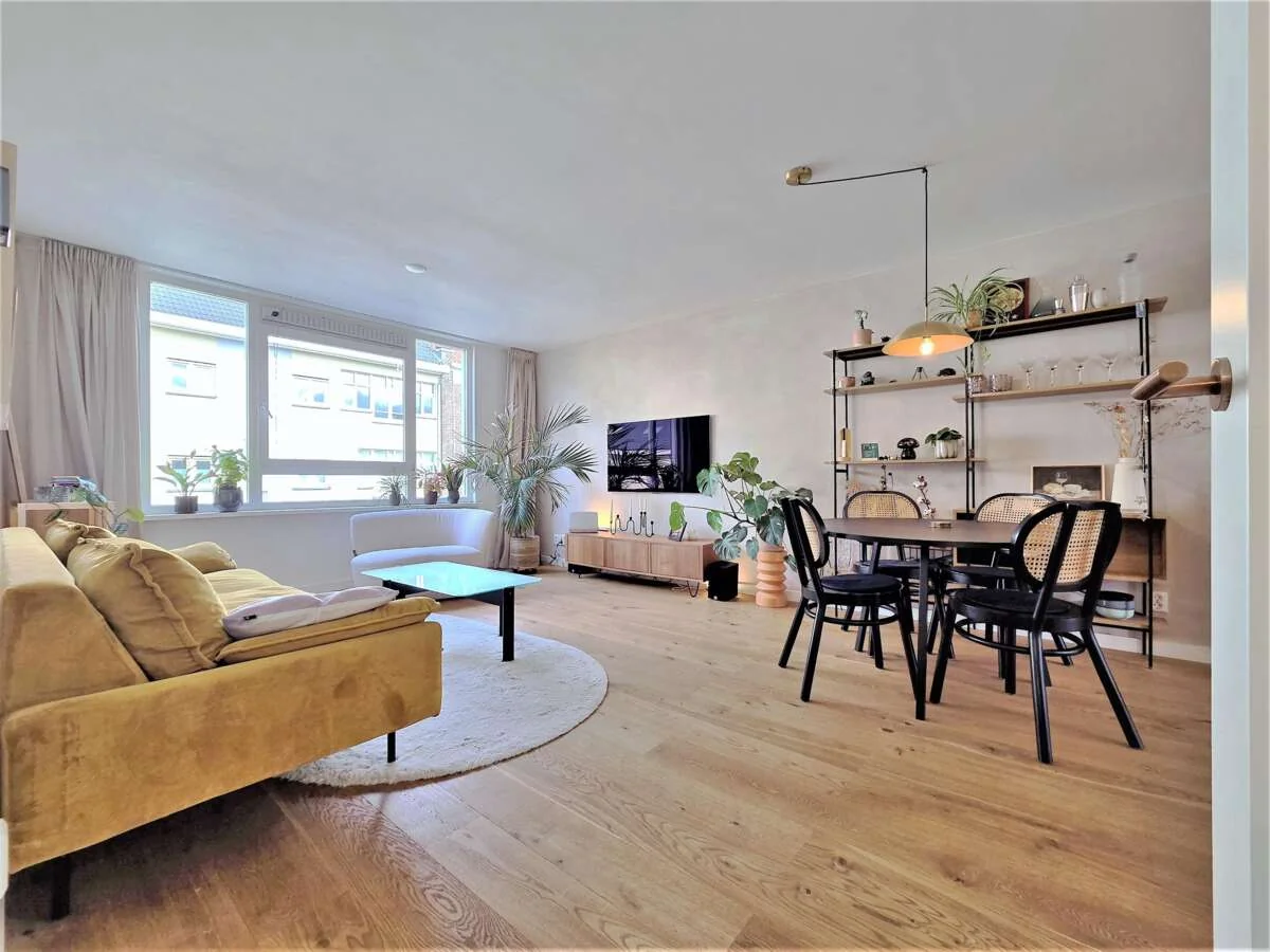 geblurde versie van de foto als achtergrond