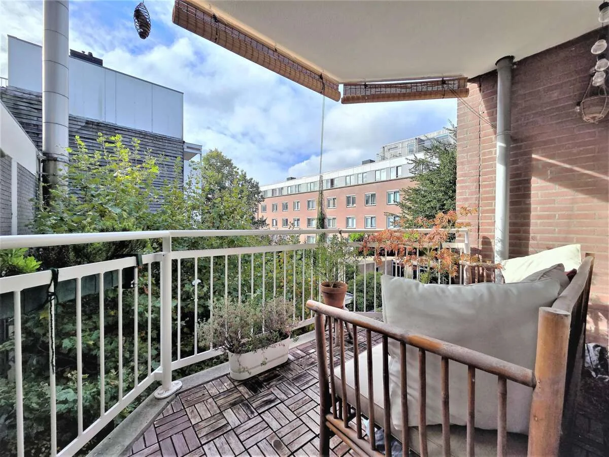 geblurde versie van de foto als achtergrond