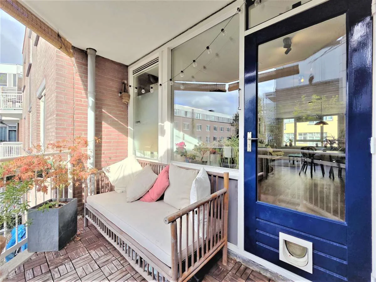 geblurde versie van de foto als achtergrond