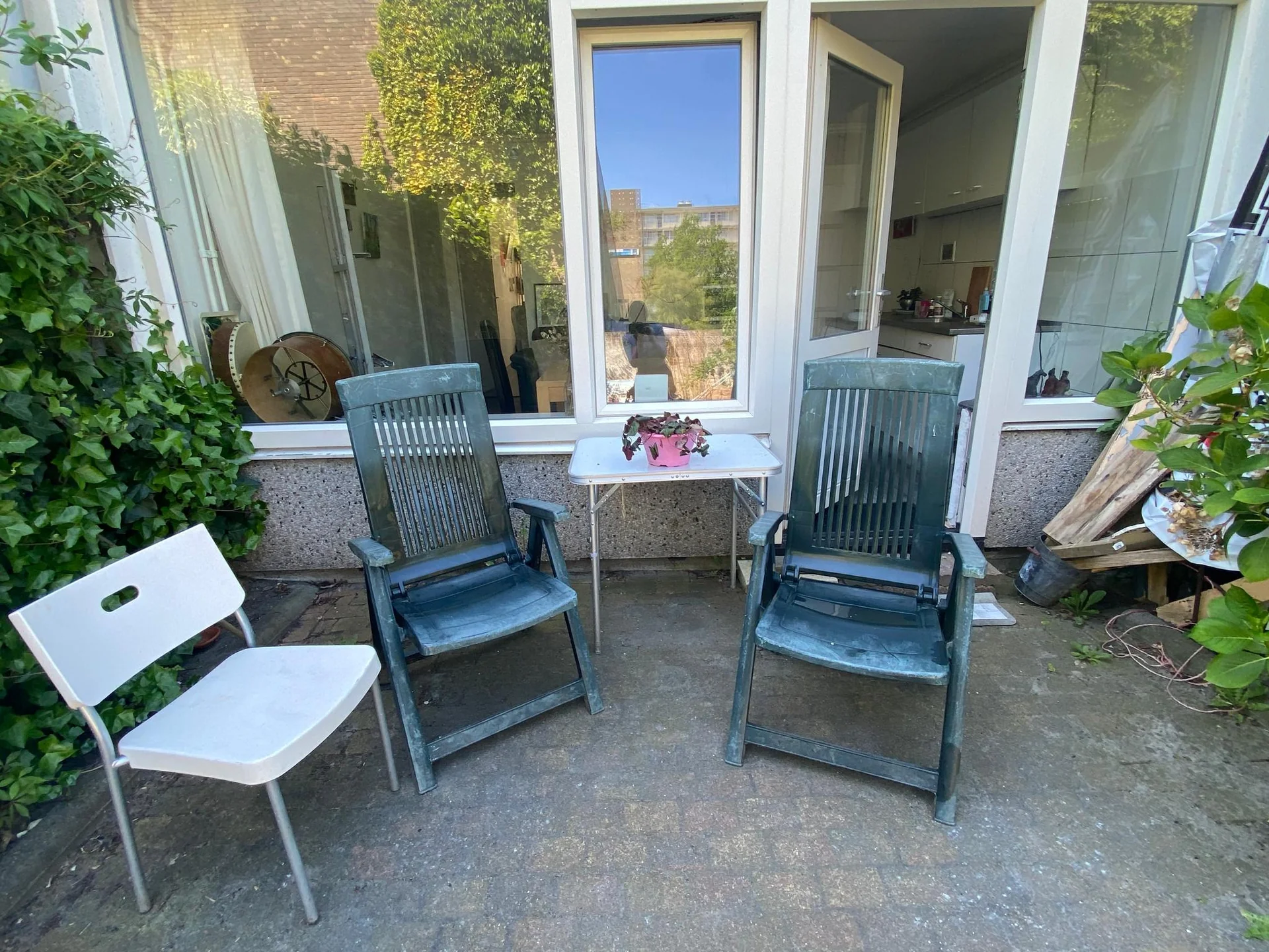 geblurde versie van de foto als achtergrond