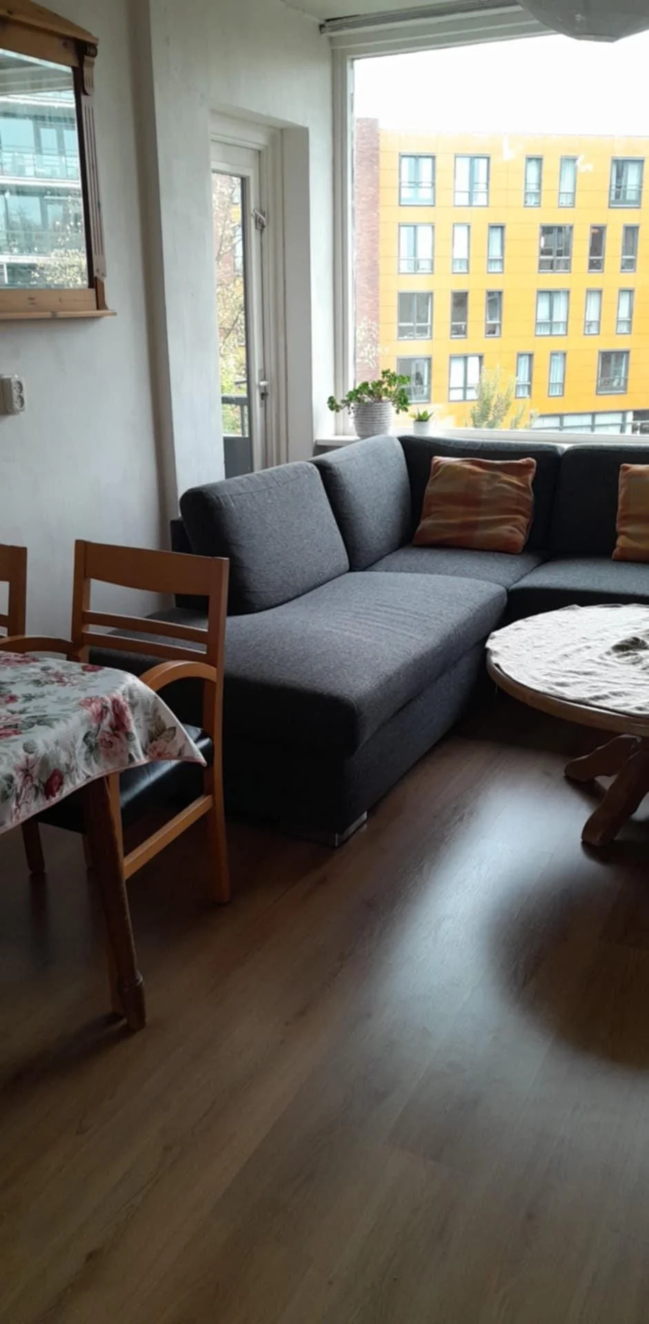 geblurde versie van de foto als achtergrond