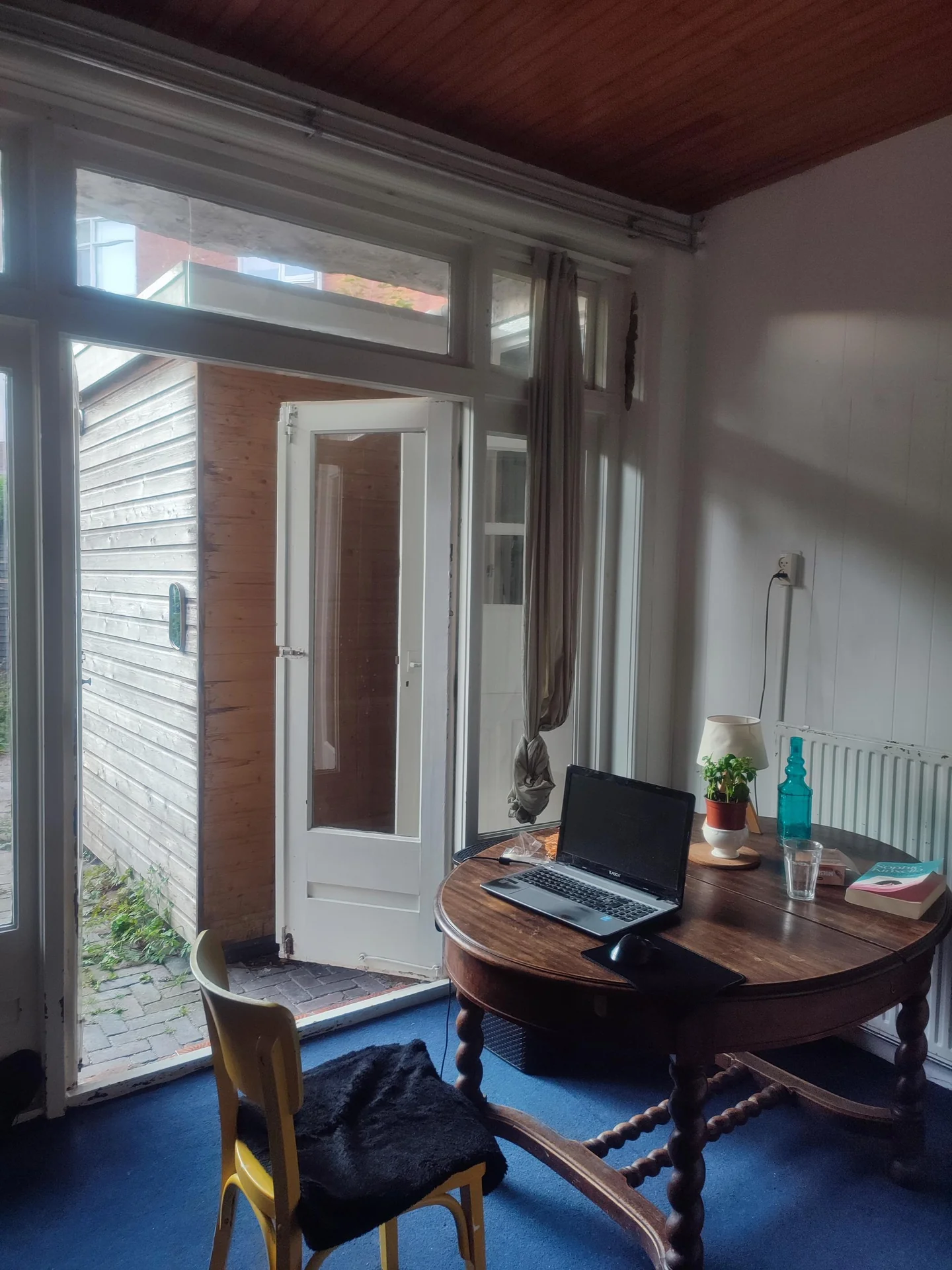 geblurde versie van de foto als achtergrond