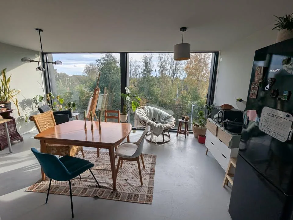 geblurde versie van de foto als achtergrond