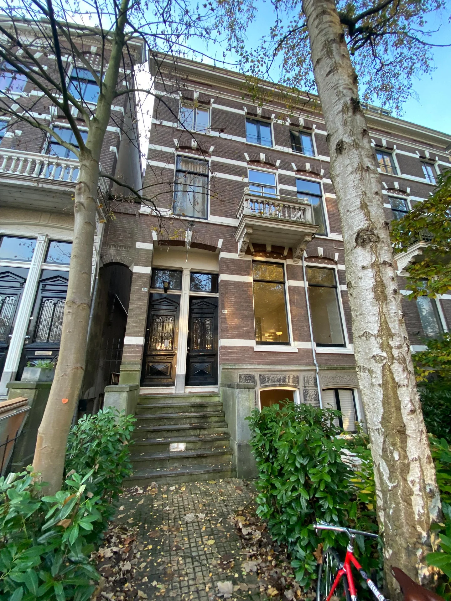 geblurde versie van de foto als achtergrond