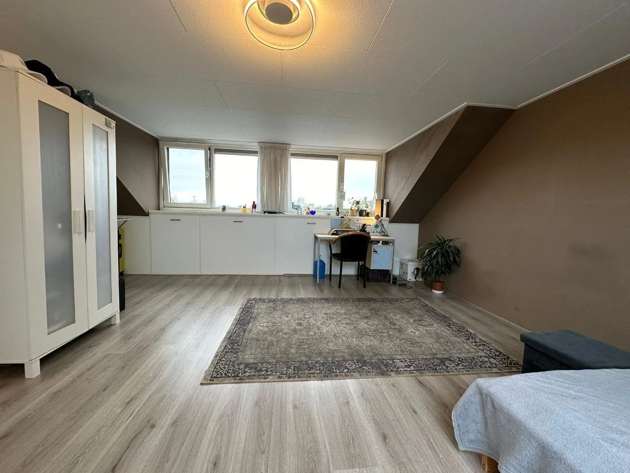 geblurde versie van de foto als achtergrond